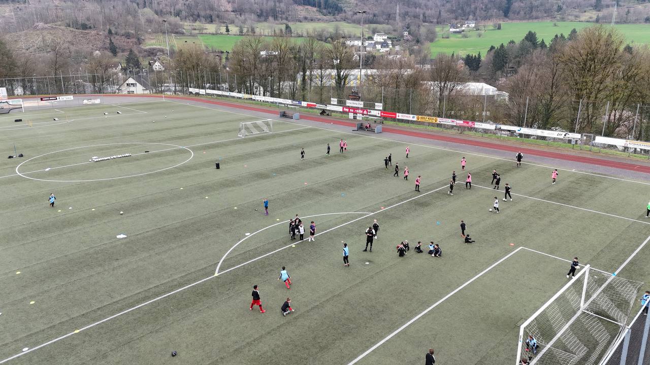 Einzeltraining oder Gruppentraining? Was das Richtige für dein Kind ist